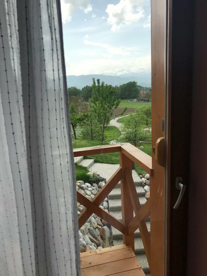Apartma Rosa Spodnji Otok エクステリア 写真